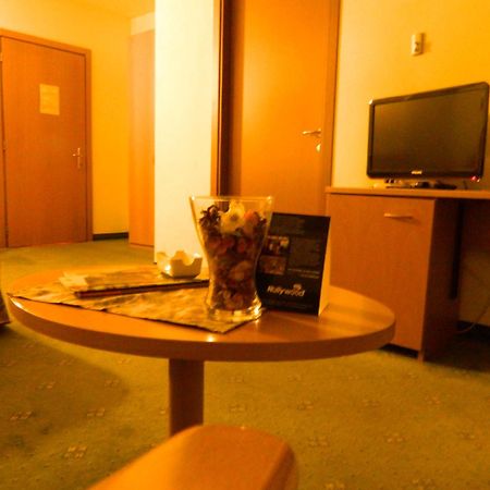Ascot Lodging Cardano Al Campo Exterior foto