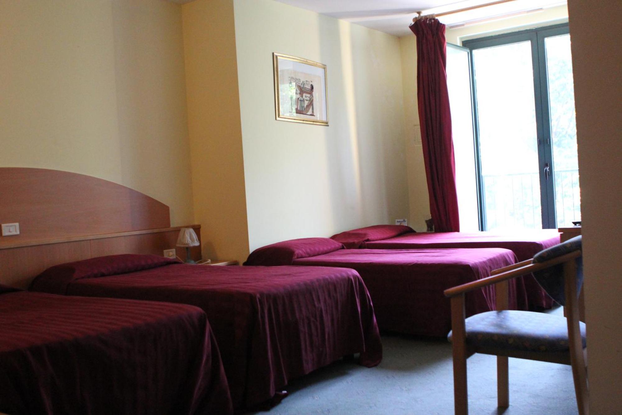 Ascot Lodging Cardano Al Campo Zimmer foto