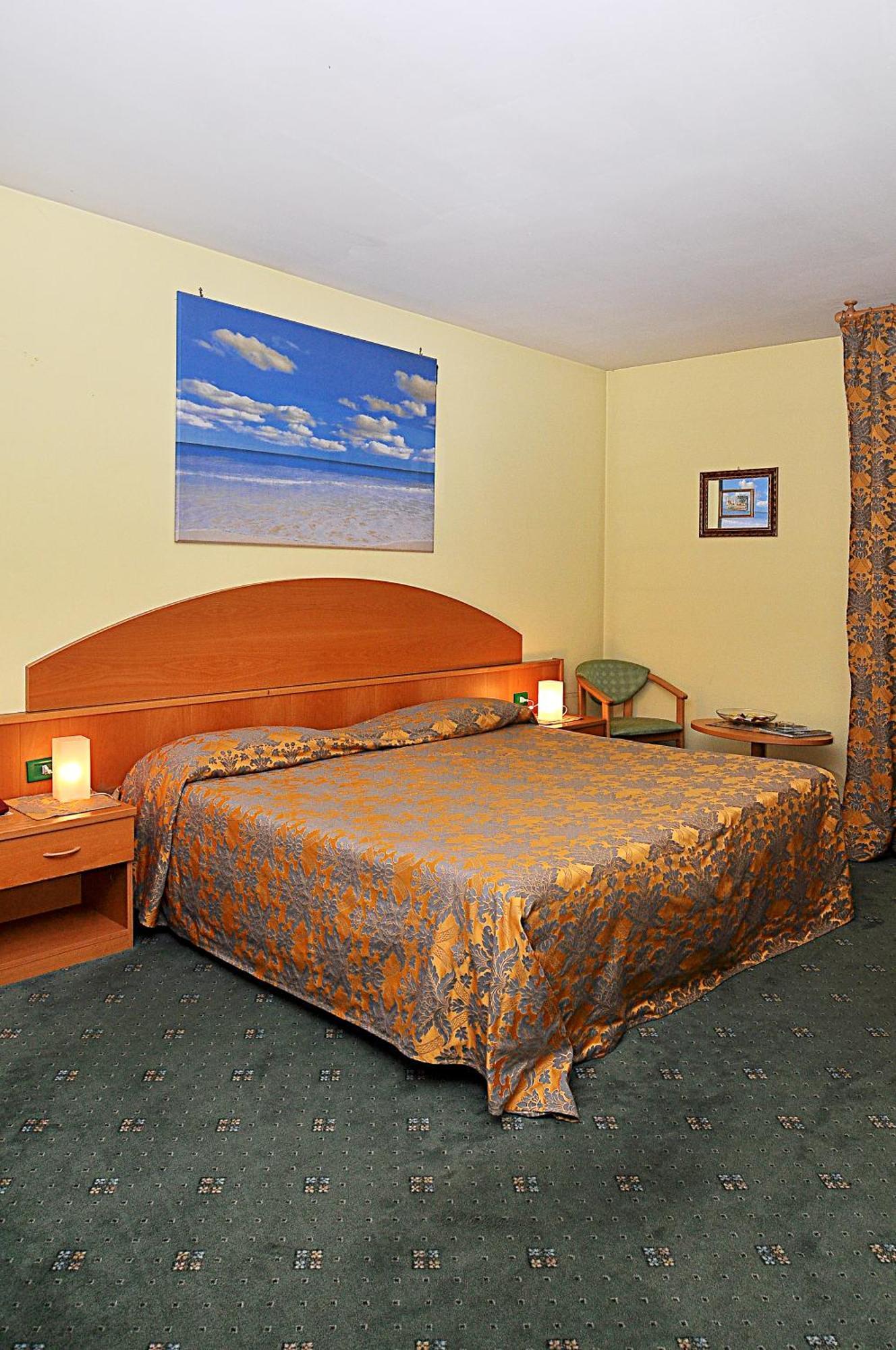 Ascot Lodging Cardano Al Campo Zimmer foto