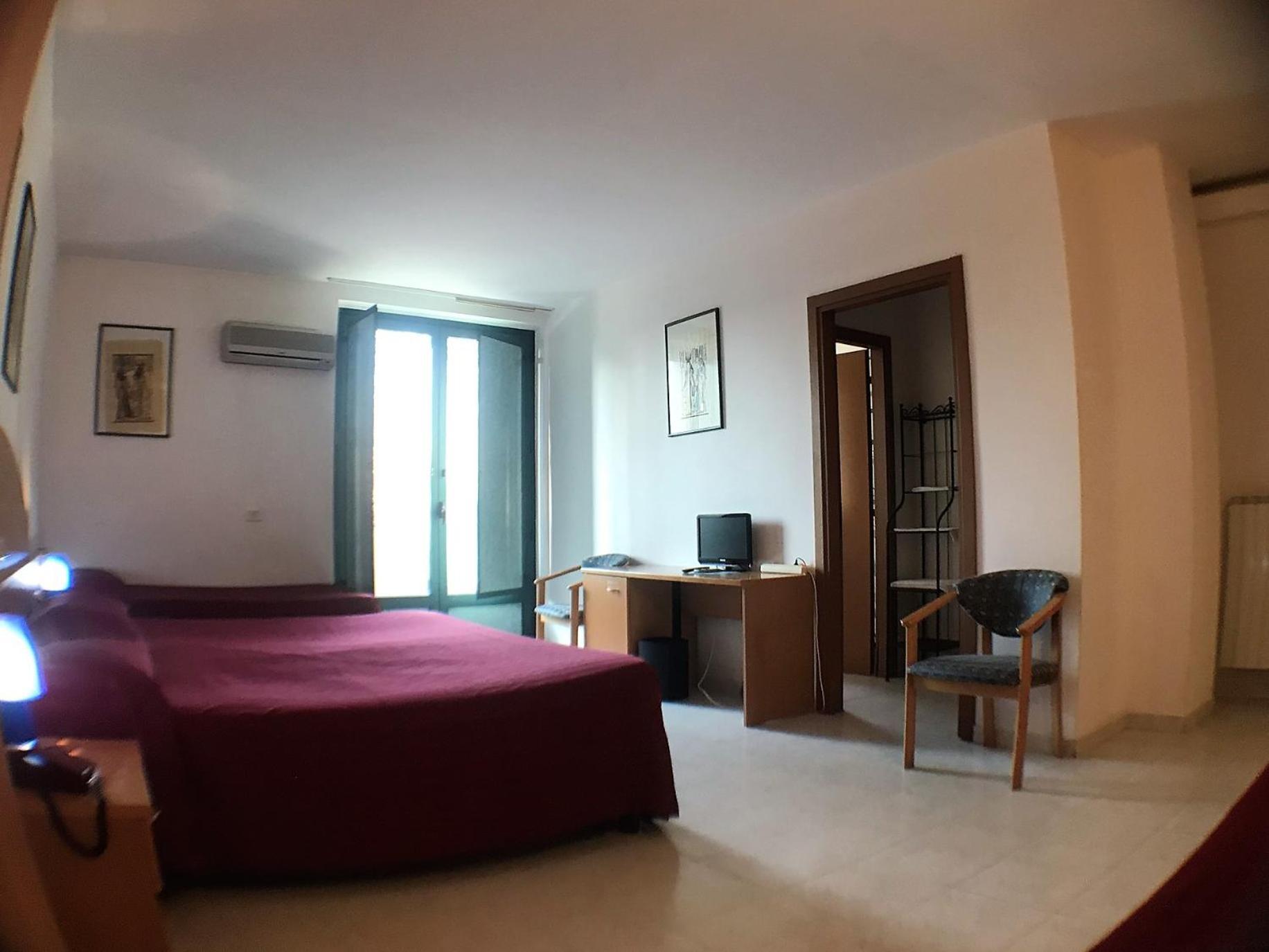 Ascot Lodging Cardano Al Campo Zimmer foto