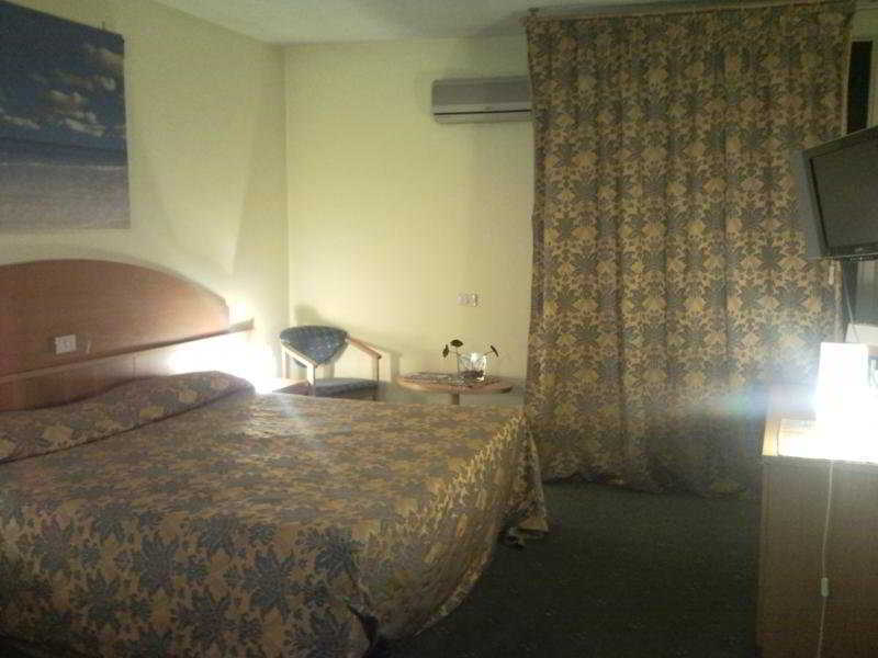 Ascot Lodging Cardano Al Campo Zimmer foto
