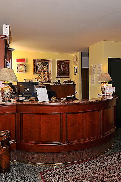 Ascot Lodging Cardano Al Campo Exterior foto