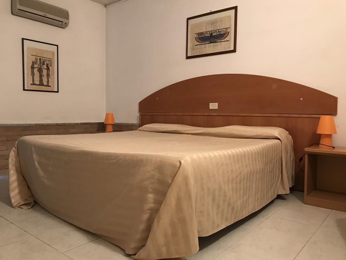 Ascot Lodging Cardano Al Campo Exterior foto