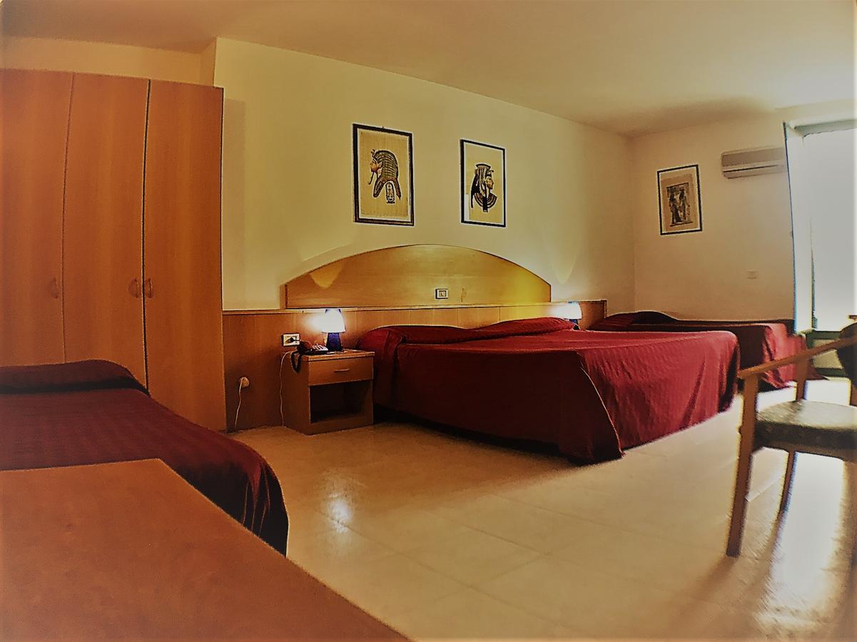 Ascot Lodging Cardano Al Campo Exterior foto